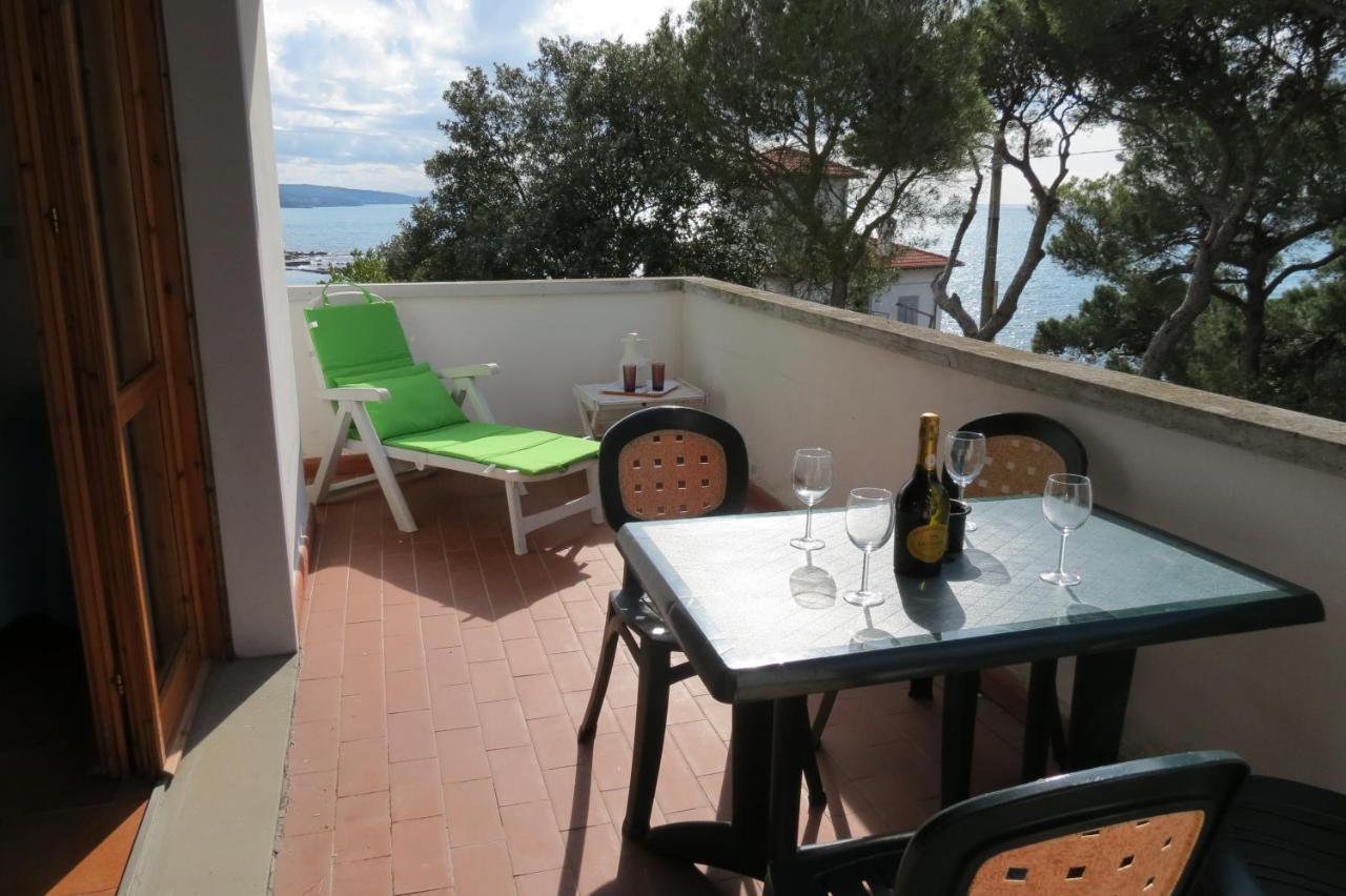Bellavista Beachfront Apartments Quercianella Buitenkant foto