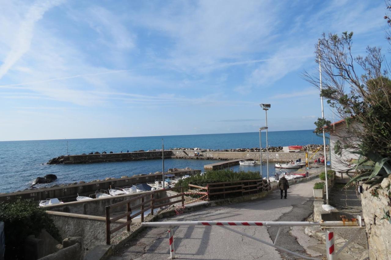 Bellavista Beachfront Apartments Quercianella Buitenkant foto